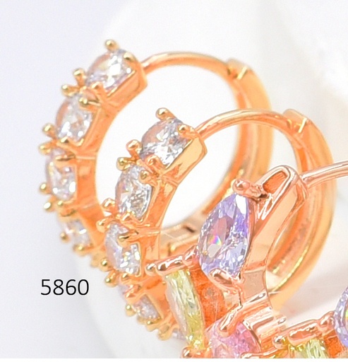 [EA20005860] ARETES DOR. HUGGIES  ZIRC. RD CRSITAL EE5649-291 012026 (CM)