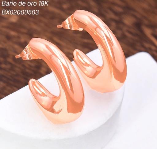 [BX02000503] ARETES BAÑO DE ORO 18K. XUPING "J" INFLADA EN PUNTA