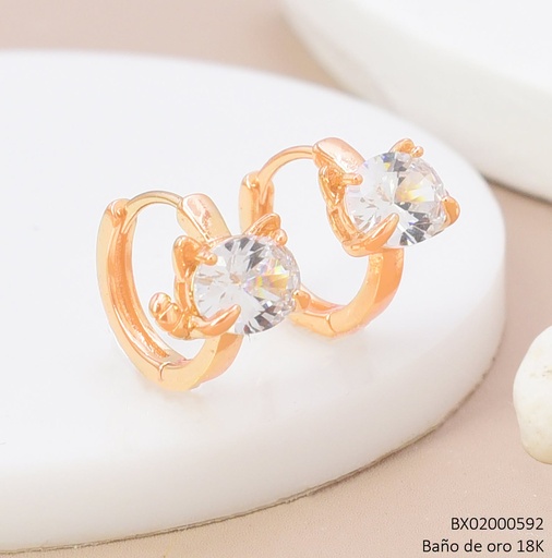 [BX02000592] ARETES HUGGIES BAÑO DE ORO 18K. XUPING CABEZA GATO ZIRC.