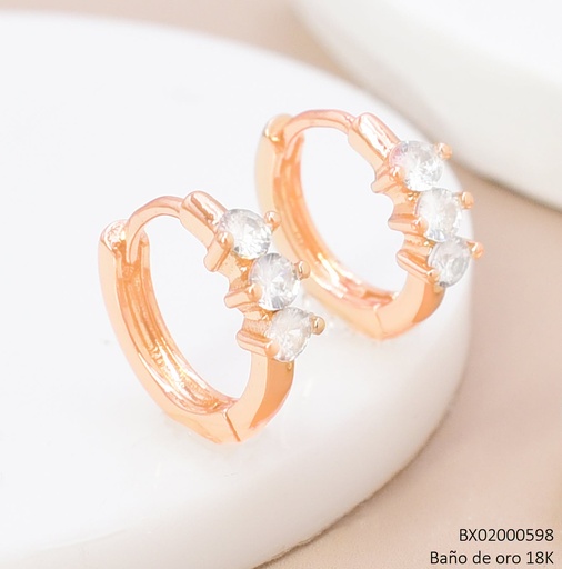 [BX02000598] ARETES HUGGIES BAÑO DE ORO 18K. XUPING 3 ZIRC.RD PQ.