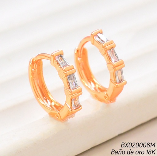 [BX02000614] ARETES HUGGIES BAÑO DE ORO 18K. XUPING 3 RECT. VERTICAES
