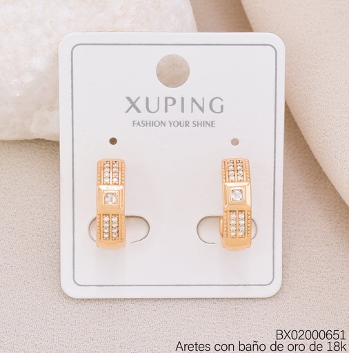 [BX02000651] ARETES BAÑO DE ORO 18K XUPING HUGGIES LINEAS ZIRC./CUADRO ZIRC. (X.JL)