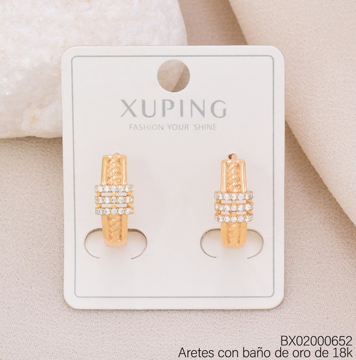[BX02000652] ARETES BAÑO DE ORO 18K XUPING HUGGIES TORNEADAS/ 3 LINEAS ZIRC. CENTRO (X.JL)