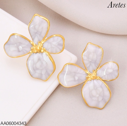 [AA06004343] ARETES ESMALTADOS FLOR BLANCA 4 PETALOS WH260639