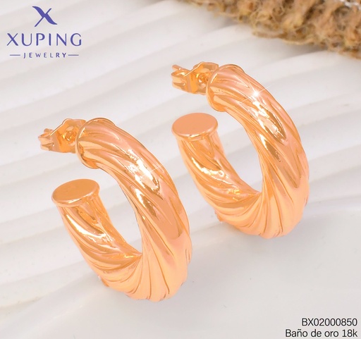 [BX02000850] ARETES BAÑO DE ORO 18K XUPING CHUNKY "C" GRAB.LINEAS