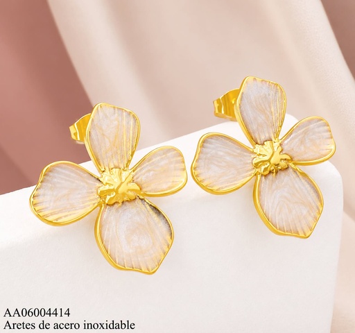 [AA06004414] ARETES FLOR ESMALTADA BLANCA 3999-212 (10C).