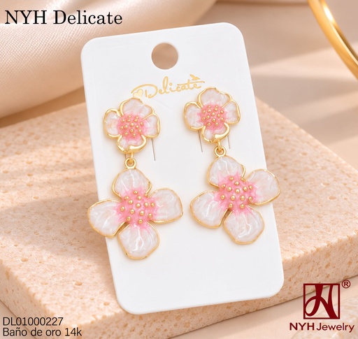 [DL01000227] ARETES BAÑO DE ORO 14K.  DOBLE FLOR ESMALTADAS ROSADA C/BLANCO LH909E  (DEL211026)